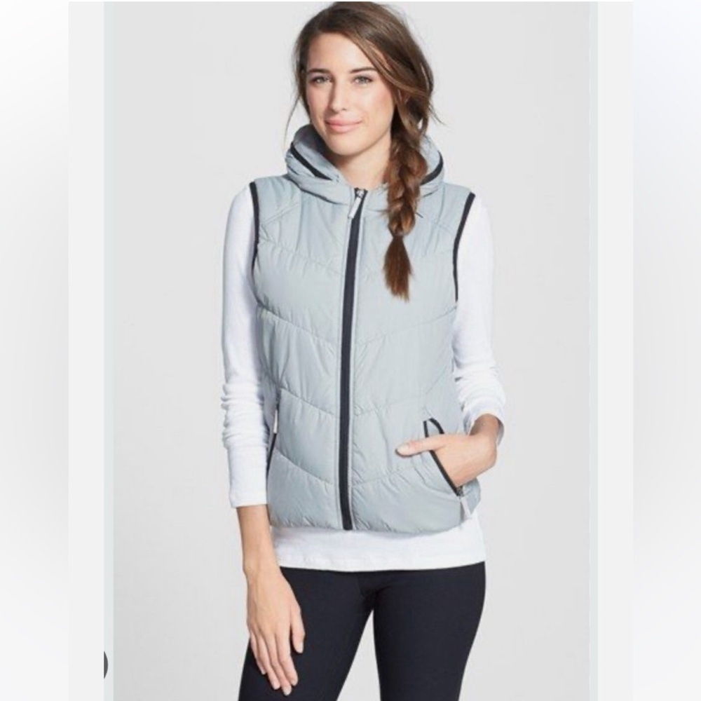 Bench UK SNOOTY grey puffer vest jacket size medium 8 NWT Packable hidden hood